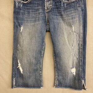 BKE Sarah women’s Denim Jean Bermuda shorts size 26 inches Distressed Frayed Hem